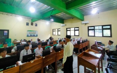 Sambut Asesmen Nasional, MTs Ma'arif NU 1 Kedungbanteng Gelar Gladi Bersih TKA