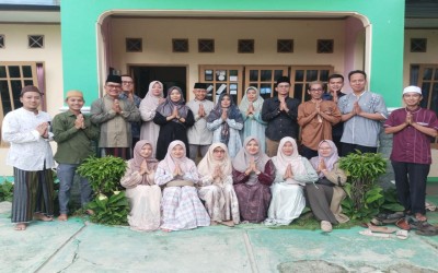 Pererat Silaturahmi, Keluarga Besar MTs Ma’arif NU 1 Kedungbanteng Gelar Halalbihalal di Kediaman H. Agus Wahidin